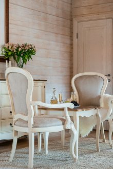 Ξύλινη μισή καρέκλα