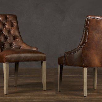 Μαύρο δερμάτινο καναπέ