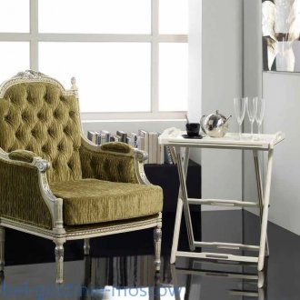 Νεοκλασική μισή καρέκλα