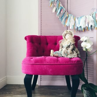 Ροζ μισή καρέκλα