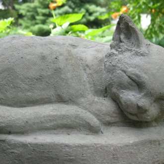 Γλυπτική γάτα για τον κήπο