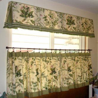 Κουρτίνες τύπου καφέ σε δαχτυλίδια