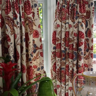 Cafe κουρτίνες για ένα γωνιακό παράθυρο