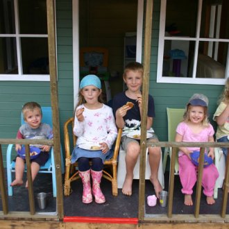 Φωτισμός του κιόσκι με λάμπες φωτοκύτταρου