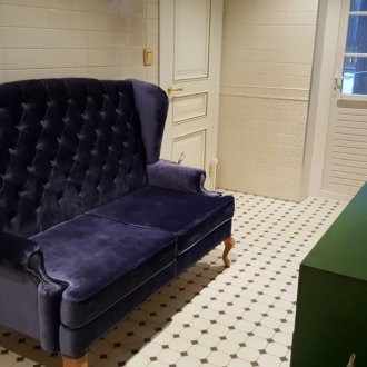 Fløyelsrosa sofa