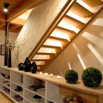 Ξύλινη σκάλα από κόντρα πλακέ