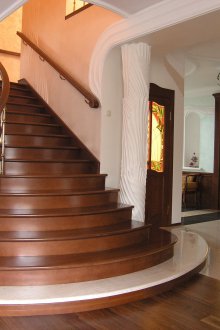 Λευκός ημικυκλικός καναπές