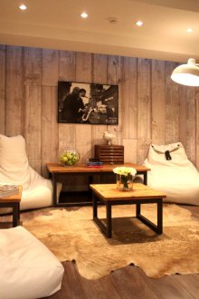 Αναδιπλούμενο καναπέ στο εσωτερικό του σπιτιού