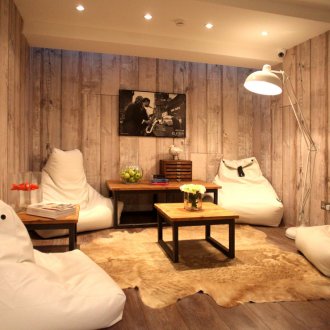 Έπιπλα χωρίς πλαίσιο στο εσωτερικό του σπιτιού