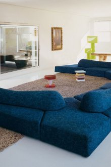 Μπλε καναπέ χωρίς πλαίσιο