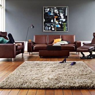 Μωσαϊκά κεραμίδια στο πάτωμα στο εσωτερικό του σπιτιού