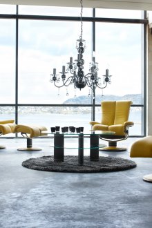 Κίτρινη καρέκλα καρέκλας