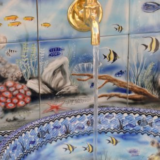 Φωτογραφία πλακάκια γύρω από το νεροχύτη