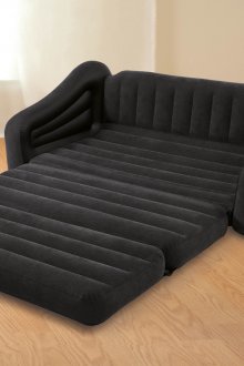 Sort oppustelig sofa