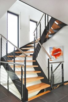 Μάρτιος κλιμακοστάσιο από μέταλλο