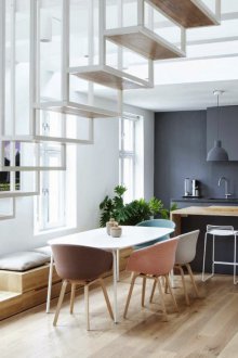 Αναρτημένη σκάλα σε μεταλλικό πλαίσιο