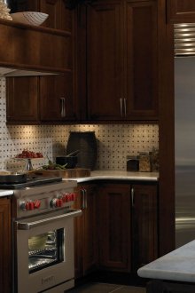 Ψυγείο διπλής πόρτας ενσωματωμένο σε έπιπλα γραφείου