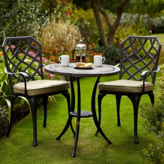 Κήπος με πολυθρόνες