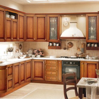 Κλασική κουζίνα με πρόσοψη από ξύλο