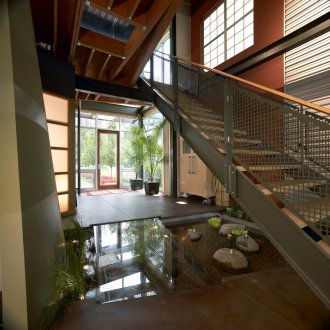 Γυάλινη γέφυρα σε ιδιωτικό σπίτι