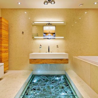 Γυάλινο πάτωμα στο μπάνιο