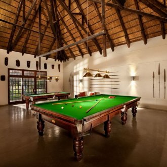 Αίθουσα μπιλιάρδου με αίθουσα δεξιώσεων