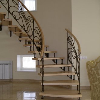 Σφυρήλατο λευκό τραπέζι