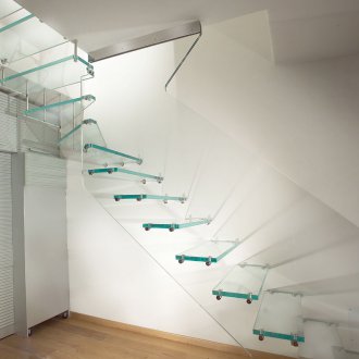 Πόρτα από τέφρας με γυαλί