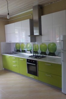 Γυαλιστερό μωσαϊκό στο εσωτερικό της κουζίνας