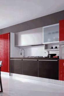 Απευθείας κουζίνα σε κόκκινο χρώμα