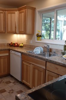 Κουζίνα από μασίφ ξύλο στο εσωτερικό