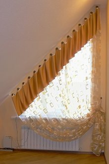 Λευκές κουρτίνες σε ροδέλες