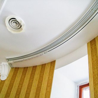 Ημικυκλική ράβδος κουρτίνας