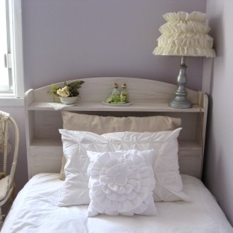 Μαξιλάρι με φρυγανιά στο εσωτερικό του υπνοδωματίου