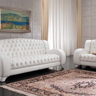 Κλασικό δερμάτινο καναπέ