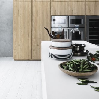 Γυάλινο πάτωμα στο εσωτερικό ενός ιδιωτικού σπιτιού