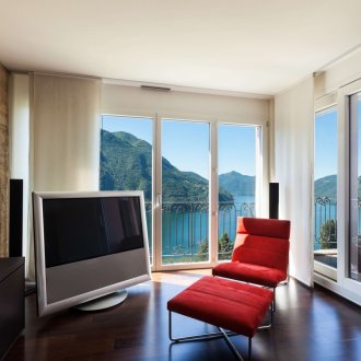 Γαλλικά παράθυρα στη λεωφόρο