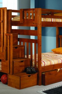 Βαμμένα πάνελ τοίχου δρυός στο διάδρομο