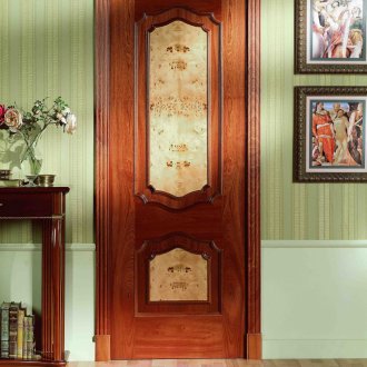 Ξύλινη πόρτα με καρυδιά