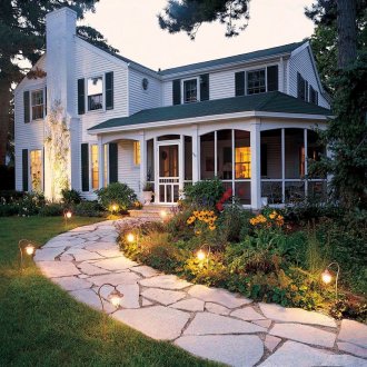 Μικρά φώτα για να φωτίζουν τον κήπο