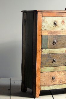 Κλασική κουρελιασμένη πόρτα