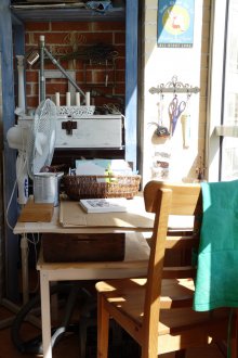 Το μπαλκόνι μπορεί να χρησιμεύσει ως προσωπικό εργαστήριο.