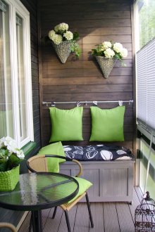 Όμορφη διακόσμηση για το μπαλκόνι σας