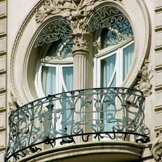 Μπροστινή διακόσμηση μπαλκονιού