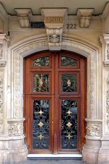 Πέτρινη είσοδος στο σπίτι