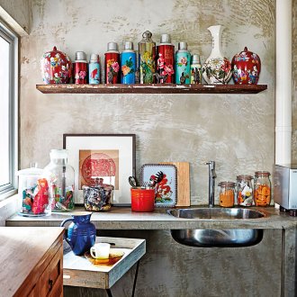 Ένα ράφι κουζίνας πρέπει να συμπληρώνει το αρχικό στυλ της κουζίνας σας