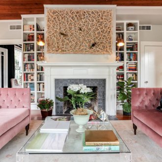 Τσέστερ καναπέ στο εσωτερικό του σοφίτα