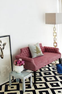 Βρώμικο ροζ καναπέ