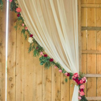Διακόσμηση κουρτίνες γιρλάντα λουλουδιών