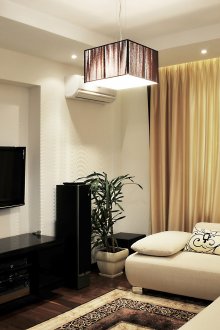 Σχεδιασμός σαλονιού σε μπεζ και μαύρο